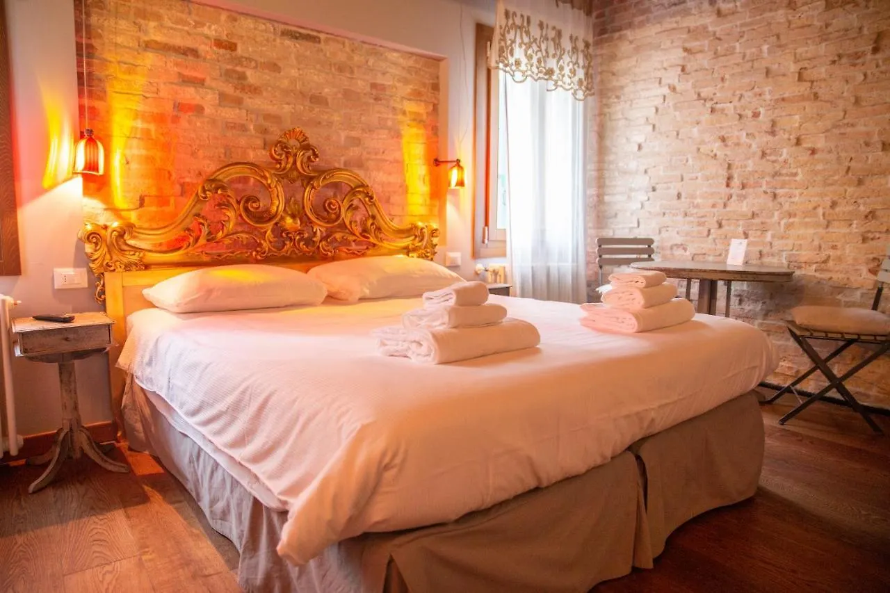 Rosso Charm B&B Venecia Italia