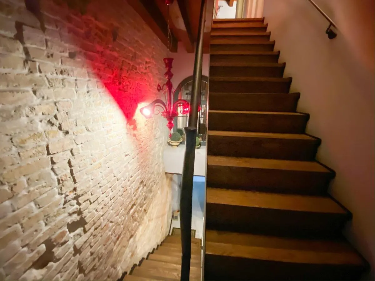 Rosso Charm B&B Venecia 3*,